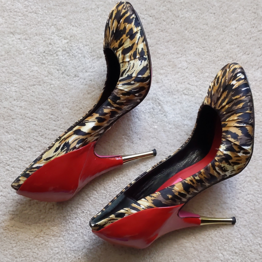 Betsey Johnson Heels, size 7.5, Animal Print and Red